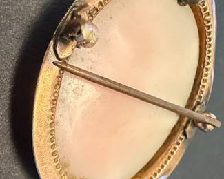 Vintage Shell Cameo Brooch in Gold Tone Style