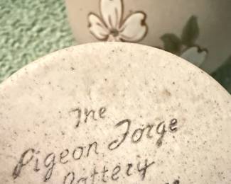 Pigeon Forge Pottery Dogwood Creamer & Sugar Set