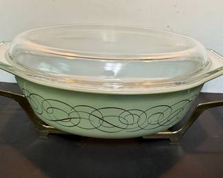 Pyrex Golden Scroll 2.5 Qt Oval Casserole with Adjustable Cradle