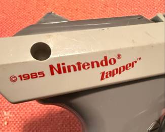 1985 Nintendo NES Zapper Light Gun (Gray)