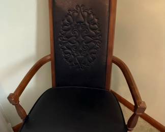 Traditional Style Dining Table and Chair Set
