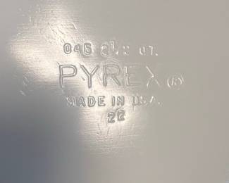 Pyrex Golden Scroll 2.5 Qt Oval Casserole with Adjustable Cradle