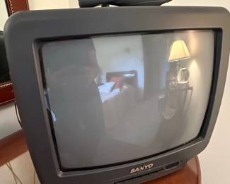 Sanyo AVM-1306 13-Inch CRT Television