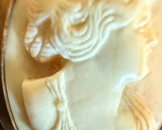 Vintage Shell Cameo Brooch in Gold Tone Style