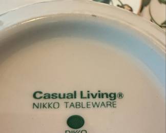Nikko Casual Living Strawberry Dinnerware Set
