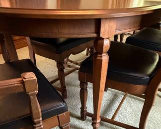 Traditional Style Dining Table and Chair Set