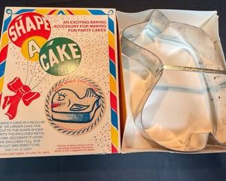 Vintage Fox Run Craftsmen Willie Whale Cake Cutter