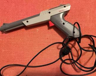 1985 Nintendo NES Zapper Light Gun (Gray)