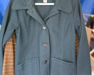 This Stormy Kromer jacket features a dark green color and a four-button front closure.