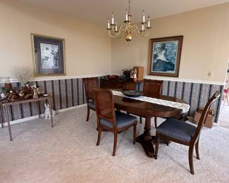 Dining set with two leaves and four chairs