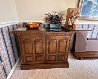 Ethan Allen classic Manor server