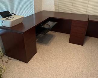 HON 10500 Series L-Shaped Executive Desk in Mahogany Laminate