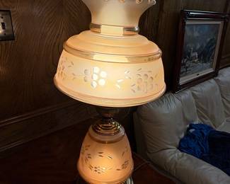 Vintage Quoizel "Satin Lace" Etched Glass Hurricane Lamp