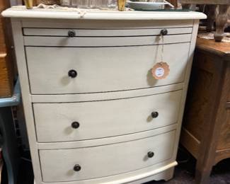 Accent chest