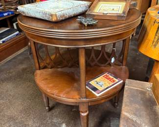 1980s Bassett mahogany book accent table with pierced diamond fretwork design 