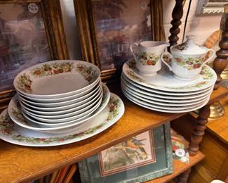 Beautiful Spice of Life Japan dishware set