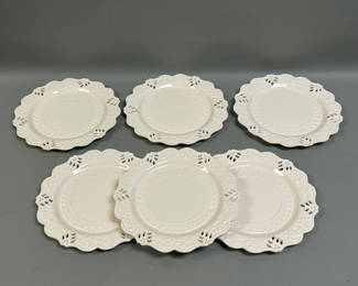 Lot 5: Classical Christmas Plates 