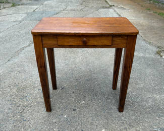 Lot 20: Antique Oak One Drawer Side Table 