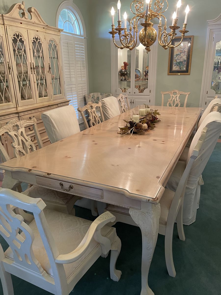 Dining table seats 12 by Stanley