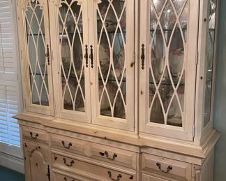 Beautiful china cabinet by Stanley