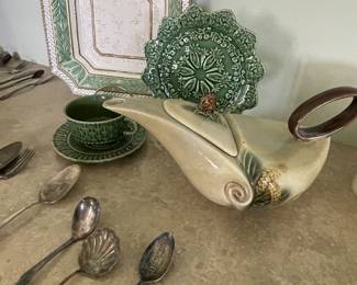 Hull "Parchment & Pine Spray" teapot