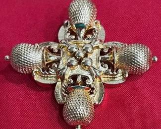 Larisa Barrera Pendant Brooch
