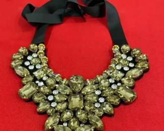Fashionistas This Is A STATEMENT Necklace