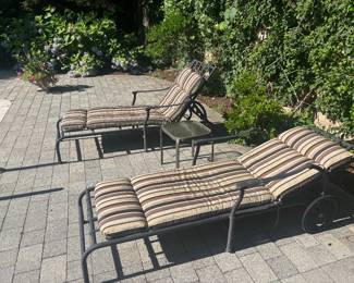 2 LOUNGERS