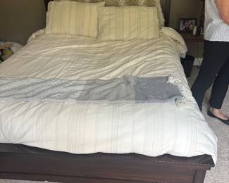 QUEEN SIZE BED