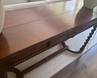 FOLDING TABLE