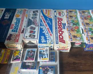 COLLECTION OF BASEBALL CARDS FROM THE 90'S MOSTLY