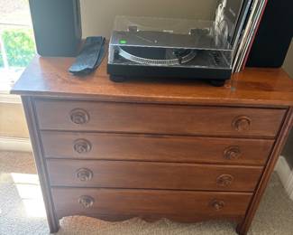DRESSER