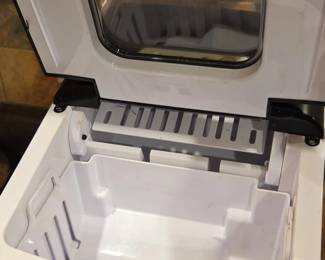 Frigidaire Red Ice Maker fourth image