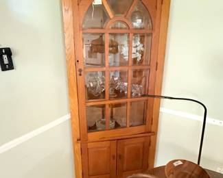 There are lots of antiques in the sale and there is no reserve or minimum