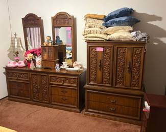 Dressers, lamp, linens
