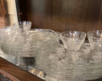 Milk and cookie/Snack plates w/cups