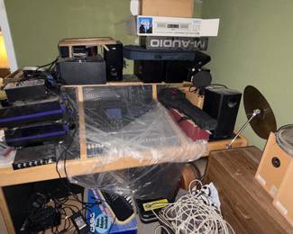 Full studio recording setup / synthesizers / turntables / speakers