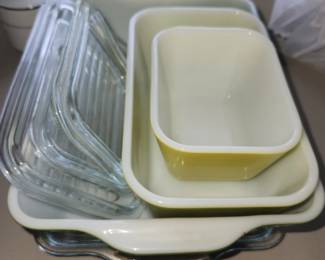Vintage Pyrex refrigerator set