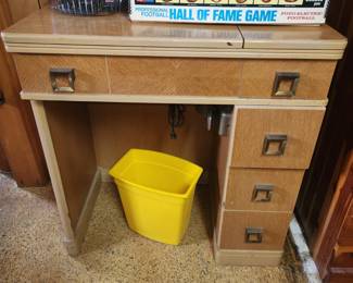 Sewing cabinet