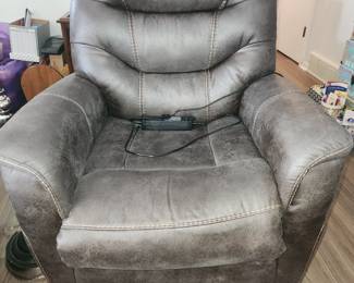 Power lift/recliner with massage