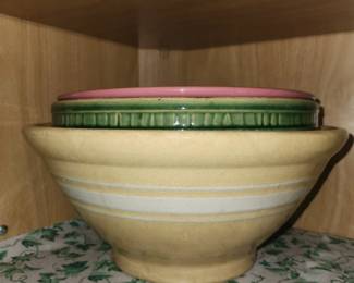 Vintage mixing bowls