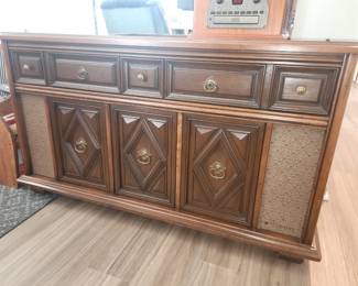 Stereo/turntable console