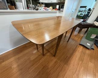 Mid-Century Modern walnut Drexel K43 table, made in the 1960s