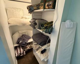 pillows blankets 