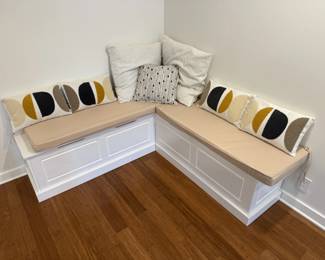 Corner bench with storage under lids