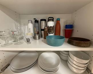 plates, bowls, yeti metal koozie, yeti water bottle, Yellowstone waterbotles, Hawaii waterbottle
