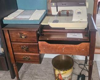 Vintage Singer Sewing Machine Model 1411 With Cabinet