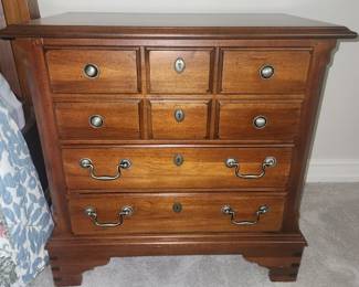 Qty 2 Broyhill nightstands