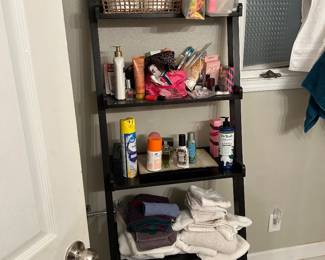 Housewares, cleaning supplies