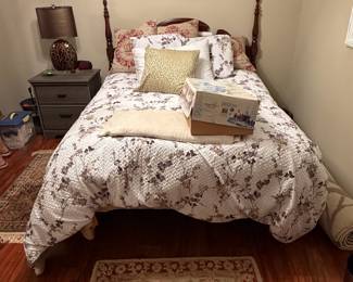 Full bed, linens, bedding